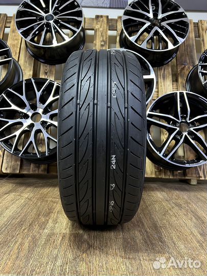 Yokohama Advan Fleva V701 245/40 R17 95W