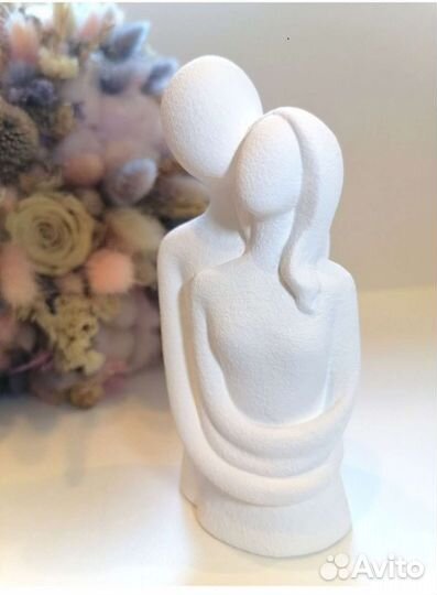 Интерьерная статуэтка влюблённая пара