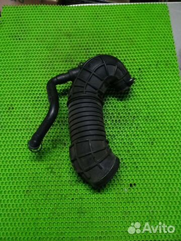 Патрубок воздушного фильтра audi a4 b7 2.0 TDI BRE