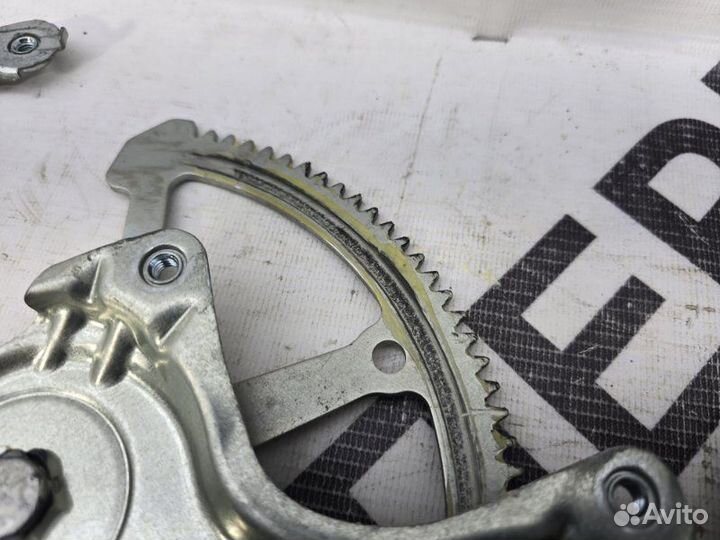 Моторчик стеклоподъемника передний левый Toyota