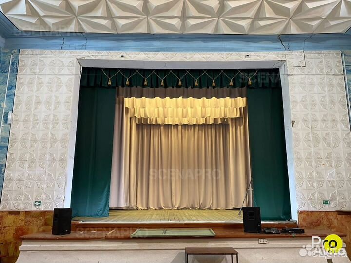 Комплект одежды для сцены актового зала школы