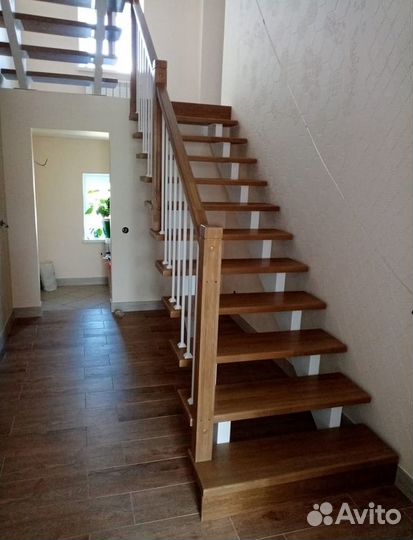 Лестница с площадкой на второй этаж