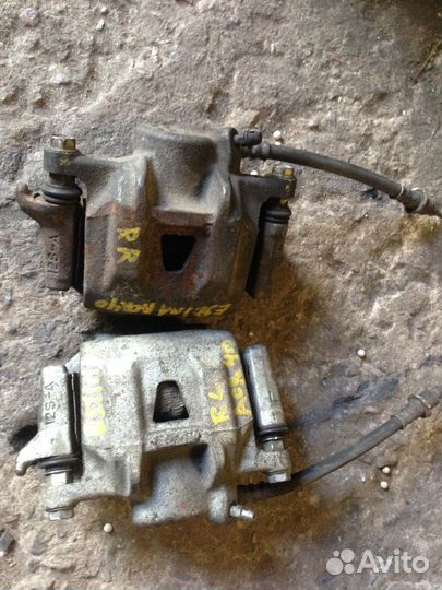 Суппорта тормозные Toyota Estima задние