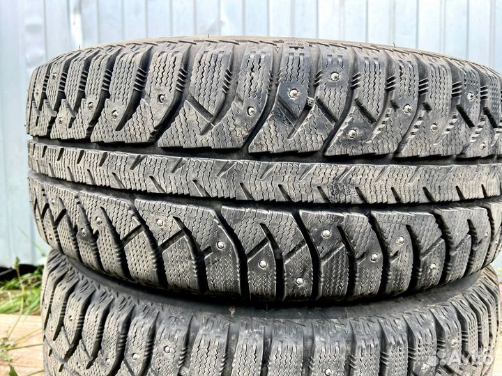 Bridgestone Ice Cruiser 7000S 205/55 R16 91T