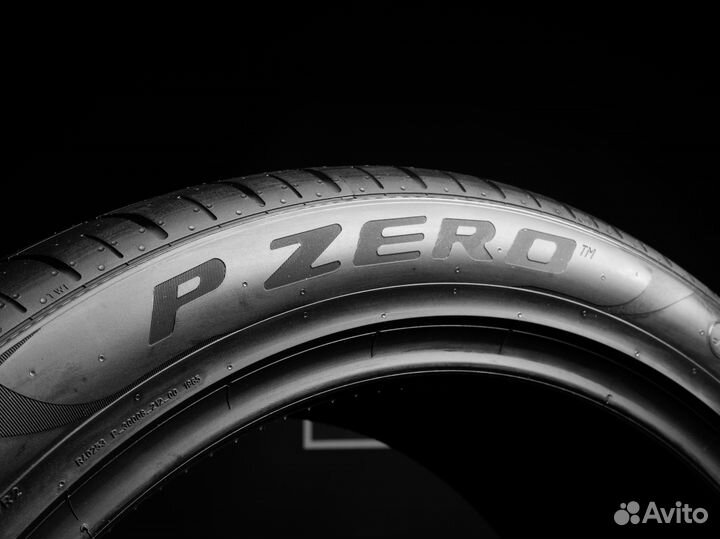 Pirelli P Zero PZ4 325/35 R22 и 285/40 R22 114Y