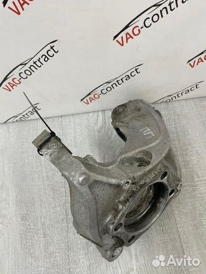 Кулак поворотный передний правый Volkswagen Passat