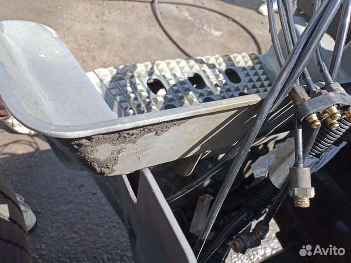 Корпус подножек левый Iveco Stralis