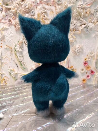 Вязаная собачка Цветик на каркасе