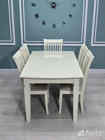 Кухонный стол и стулья