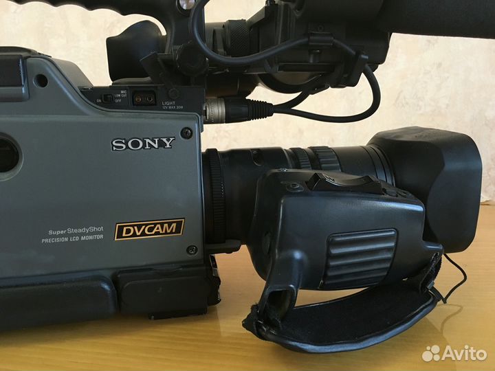 Продаётся видеокамера sony DSR - 250 P