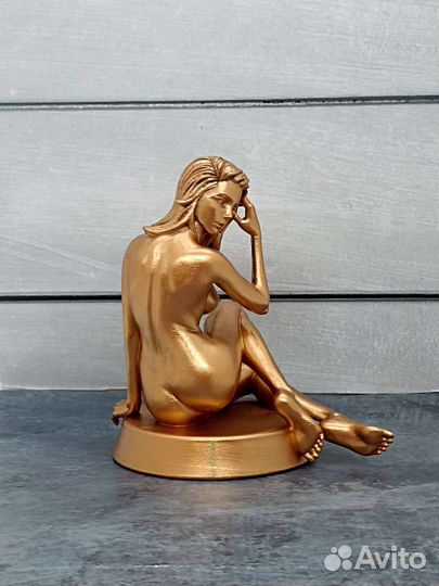 Статуэтка девушки под бронзу