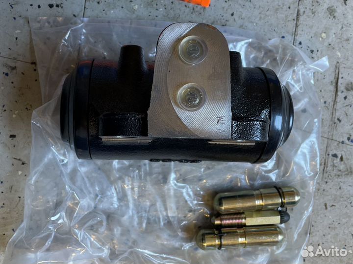 Тормозной цилиндр Hino рабочий