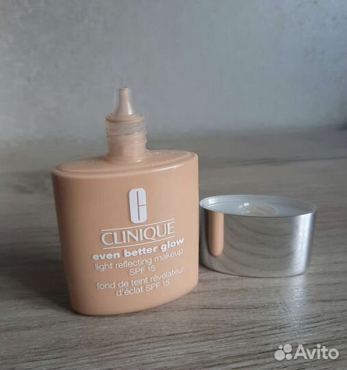 Тональный крем Clinique Even Better Glow, WN04