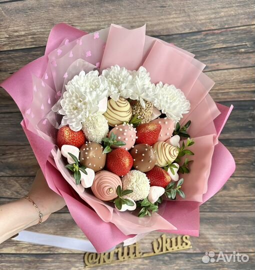 Клубника в шоколаде. Фруктовые букеты