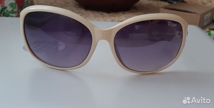 Солнцезащитные очки женские брендовые