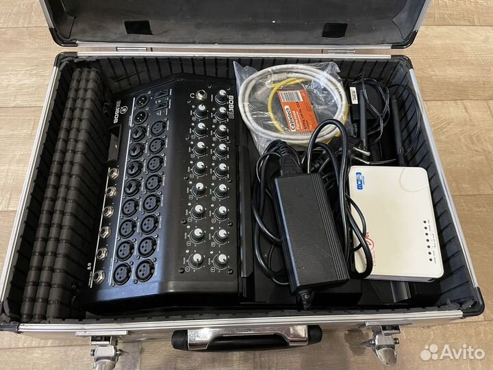 Микшерный пульт Mackie DL1608