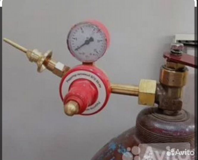 Гелиевый баллон с редуктором