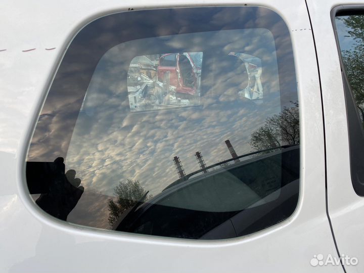 Стекло заднее правое Renault Duster 2018 H4M 1.6