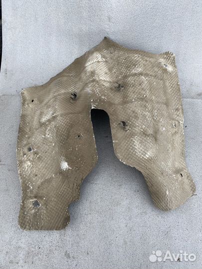 Теплозащитный экран Audi A8 D3 средний нижний