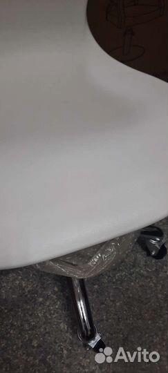 Стул для мастера парикмахера