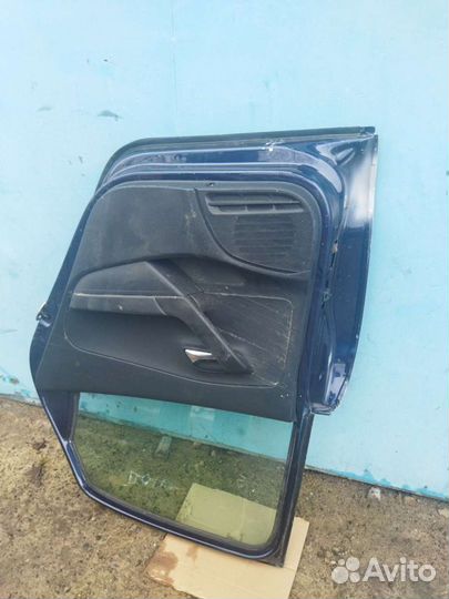 Volkswagen polo 15 г. Дверь задняя левая и поавая