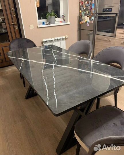 Стол обеденный. Для переговоров