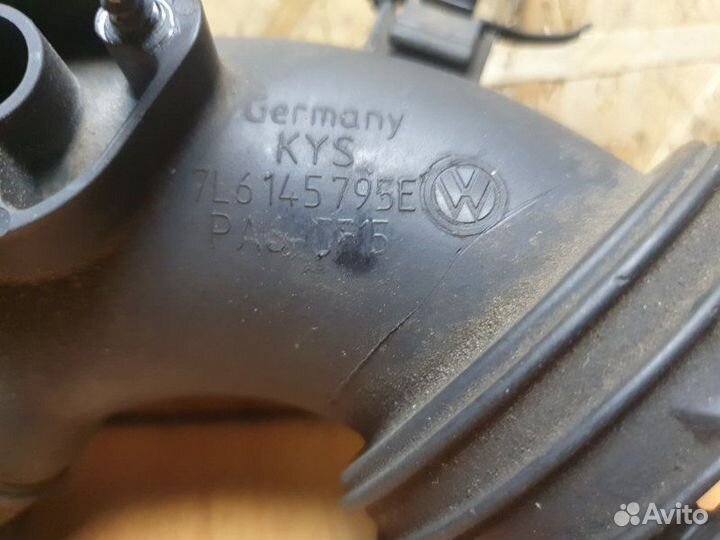 Патрубок воздушного фильтра Volkswagen Touareg 7L