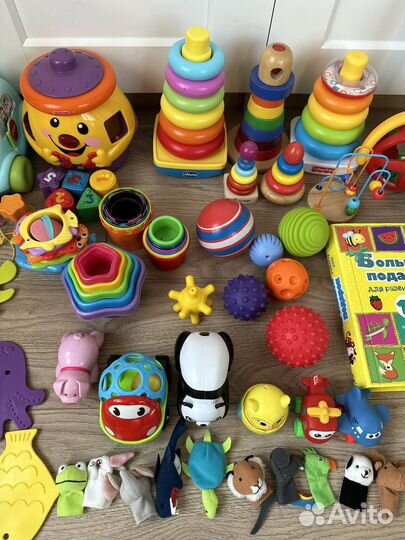 Развивающие игрушки для малышей пакетом