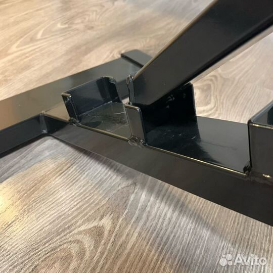 Скамья с гантелями