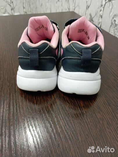 Кроссовки для девочки 28
