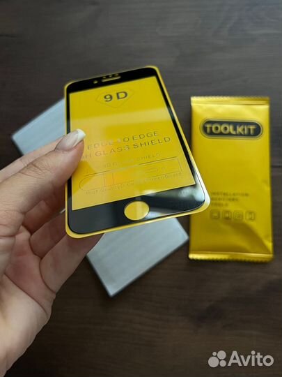 Защитное стекло 9D на iPhone 7