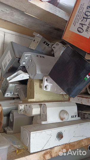 Доводчики дверей