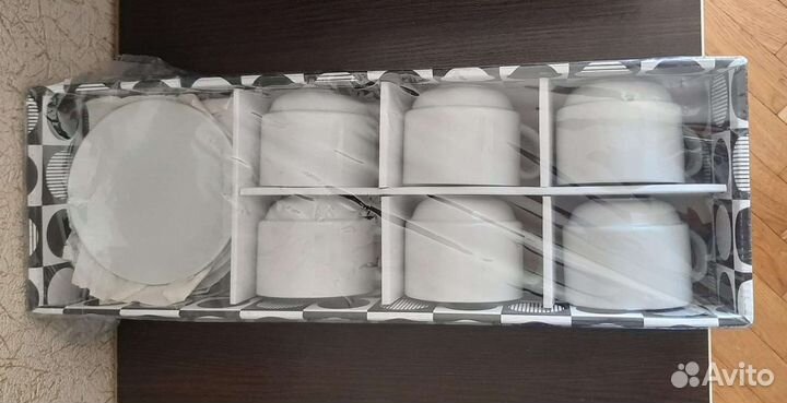 Чайные чашки с блюдцами