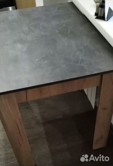 Кухонный стол.Новый