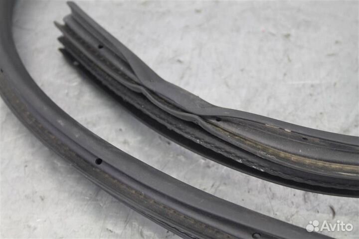 Уплотнитель кузова задней левой двери Ford Fiesta