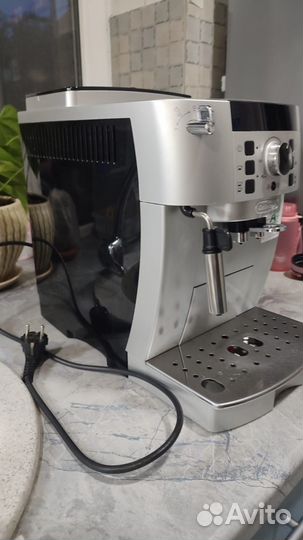 Кофемашина delonghi magnifica s