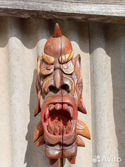 Маска из дерева
