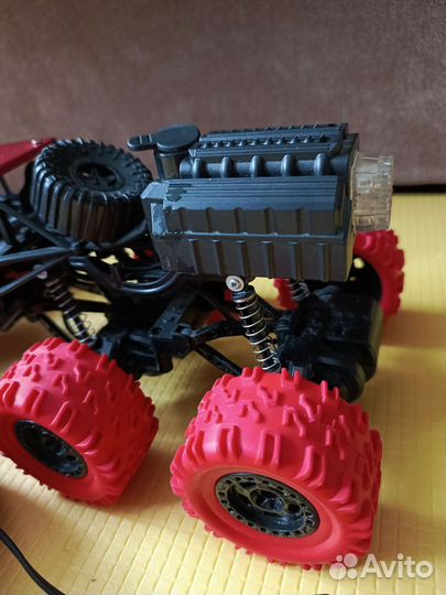 Машина на пульту с зарядкой