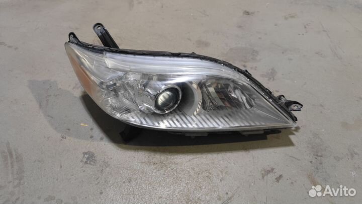 Правая фара Toyota sienna 3