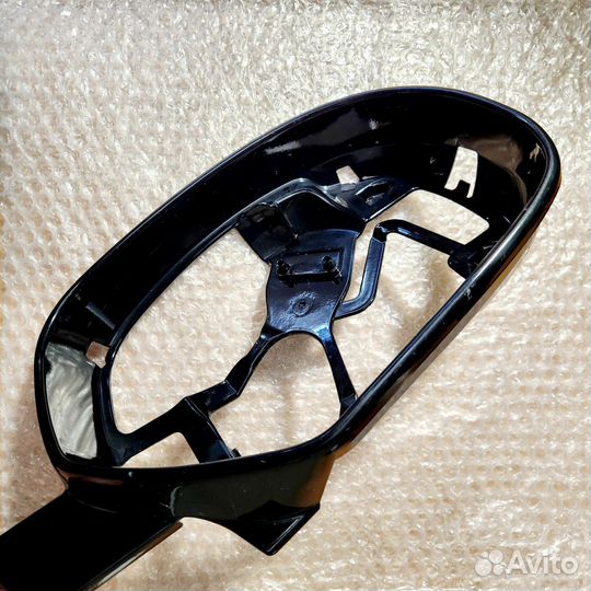 Каркас зеркала Escalade правое 752390AA