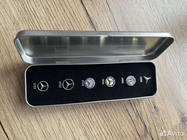 Набор значков B66043065 Мерседес Бенц