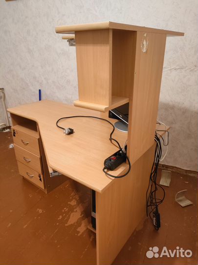 Письменный стол