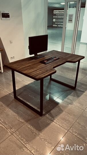 Кастомный геймерский/компьютерный стол из дерева