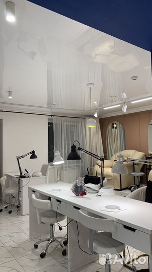 Маникюрный стол