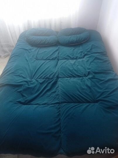 Бескаркасный диван