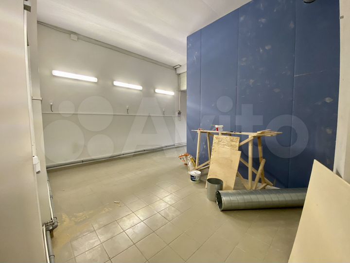 Угловое помещение в жилом массиве, 45 м²