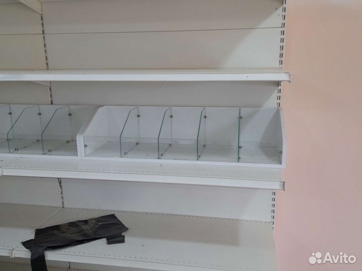 Кассовый стол, ячейки для конфет в магазин