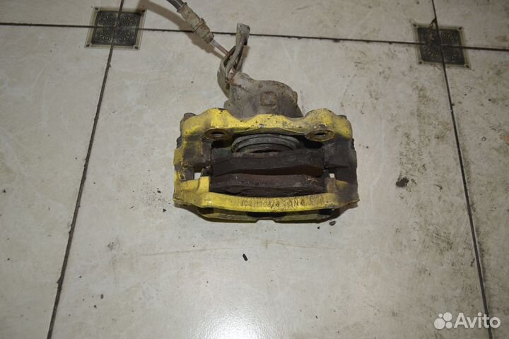 Тормозной суппорт перед лев Volkswagen Passat B3