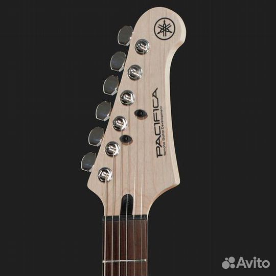 Электрогитара Yamaha + Аксессуары