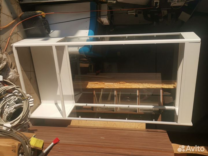 Стеклянный шкаф витрина с подсветкой